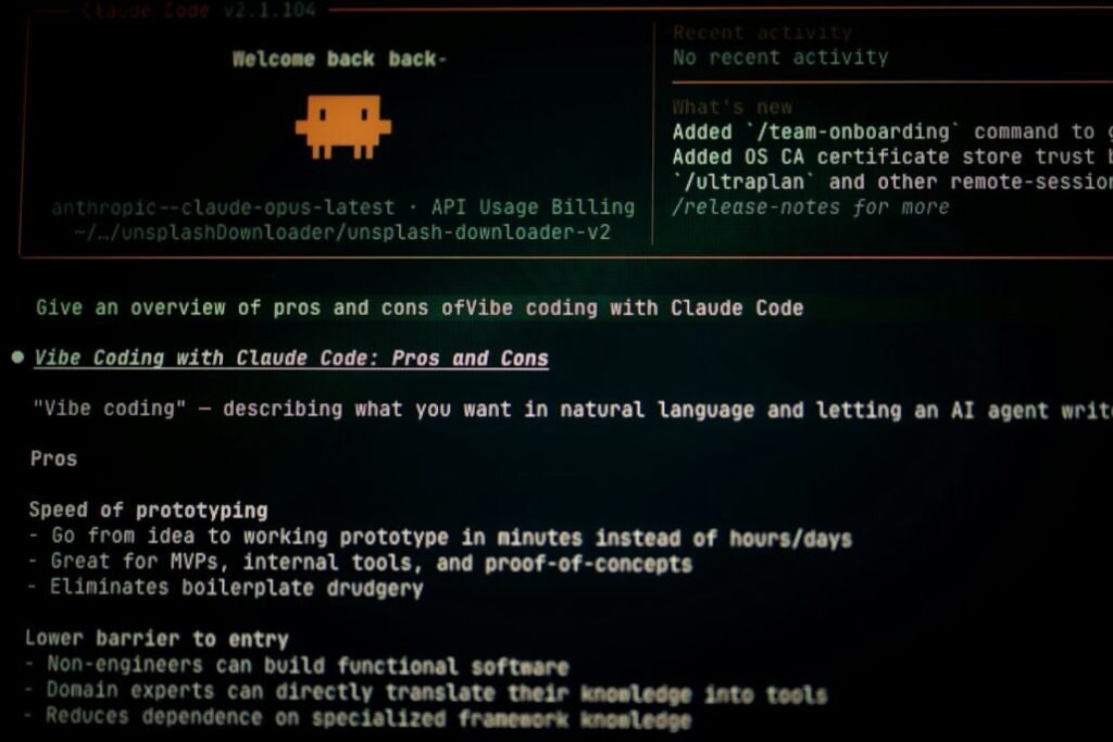 Pantalla de computadora con texto y código durante una tarea digital.