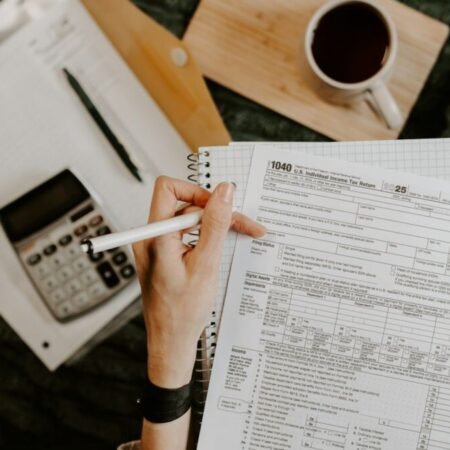 Cómo calcular tu tarifa mínima como freelance sin olvidar las horas invisibles
